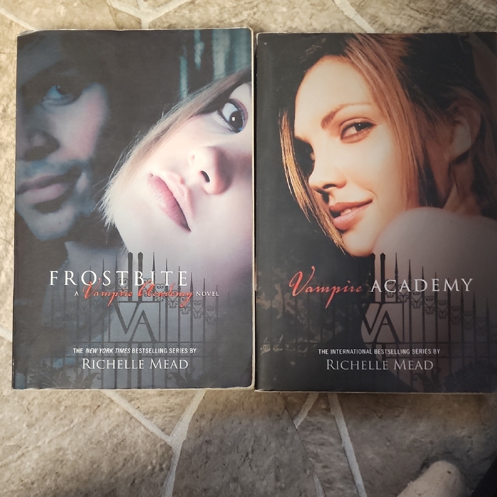 Vampire Academy and Frostbite Book Set